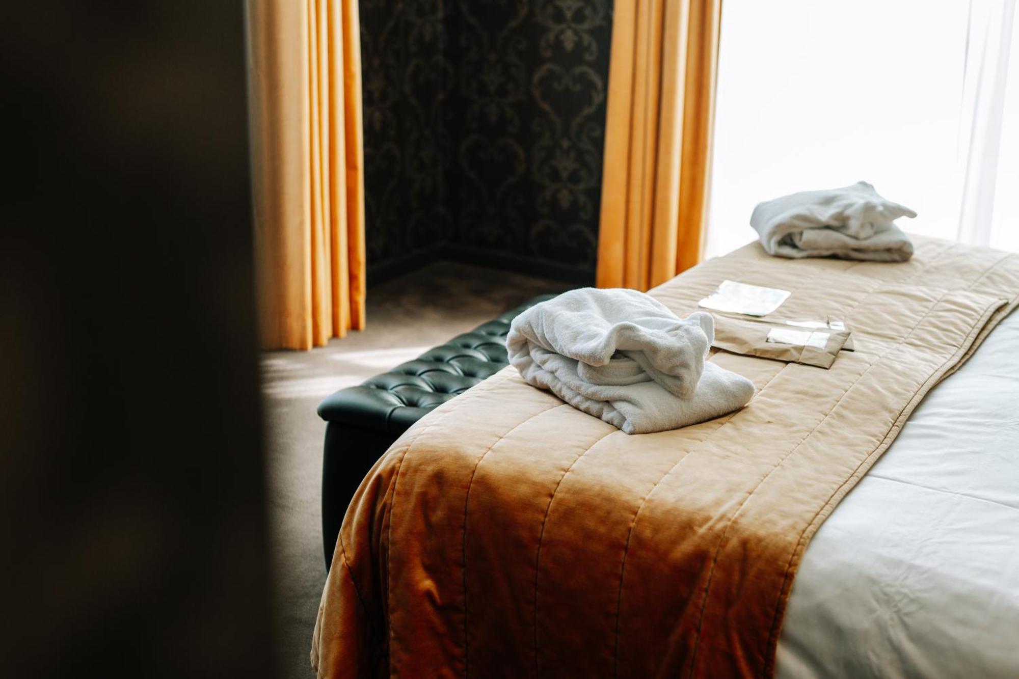 Suite mit Kingsize-Bett und Sitzecke